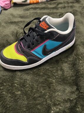 Nike Prestige III Low Sneakers in #Neon #oldschool #throwback #likenew